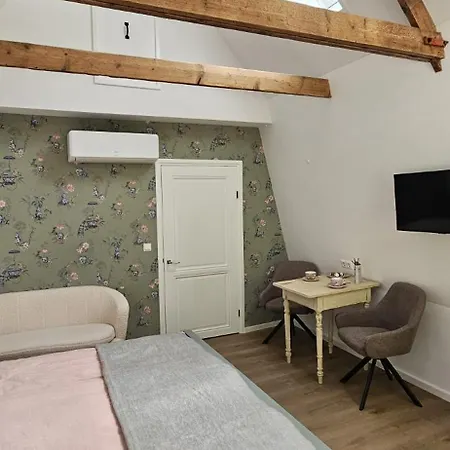 Kleine Buur 3*